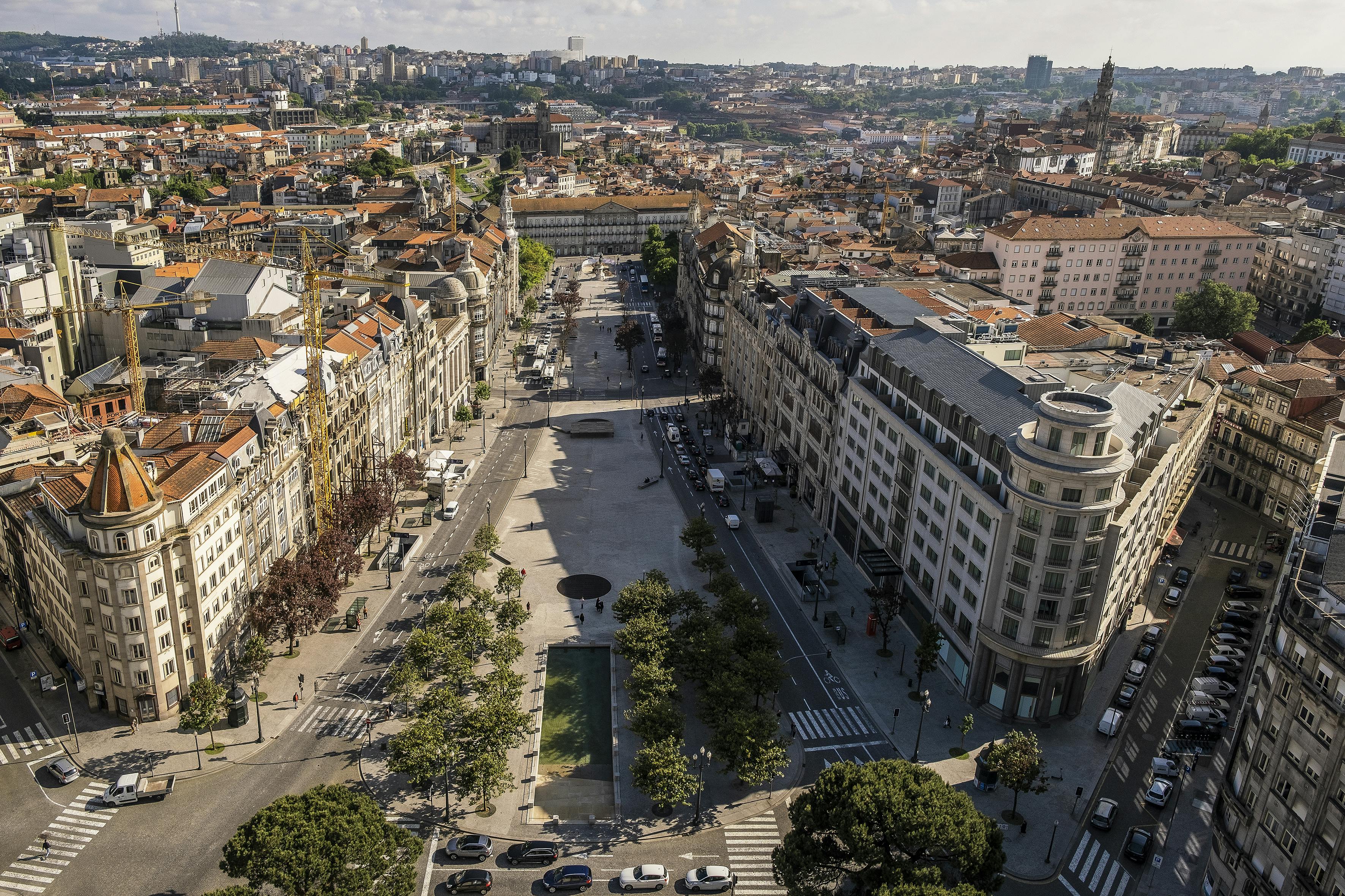 Imagem da Praça da Liberdade no Porto