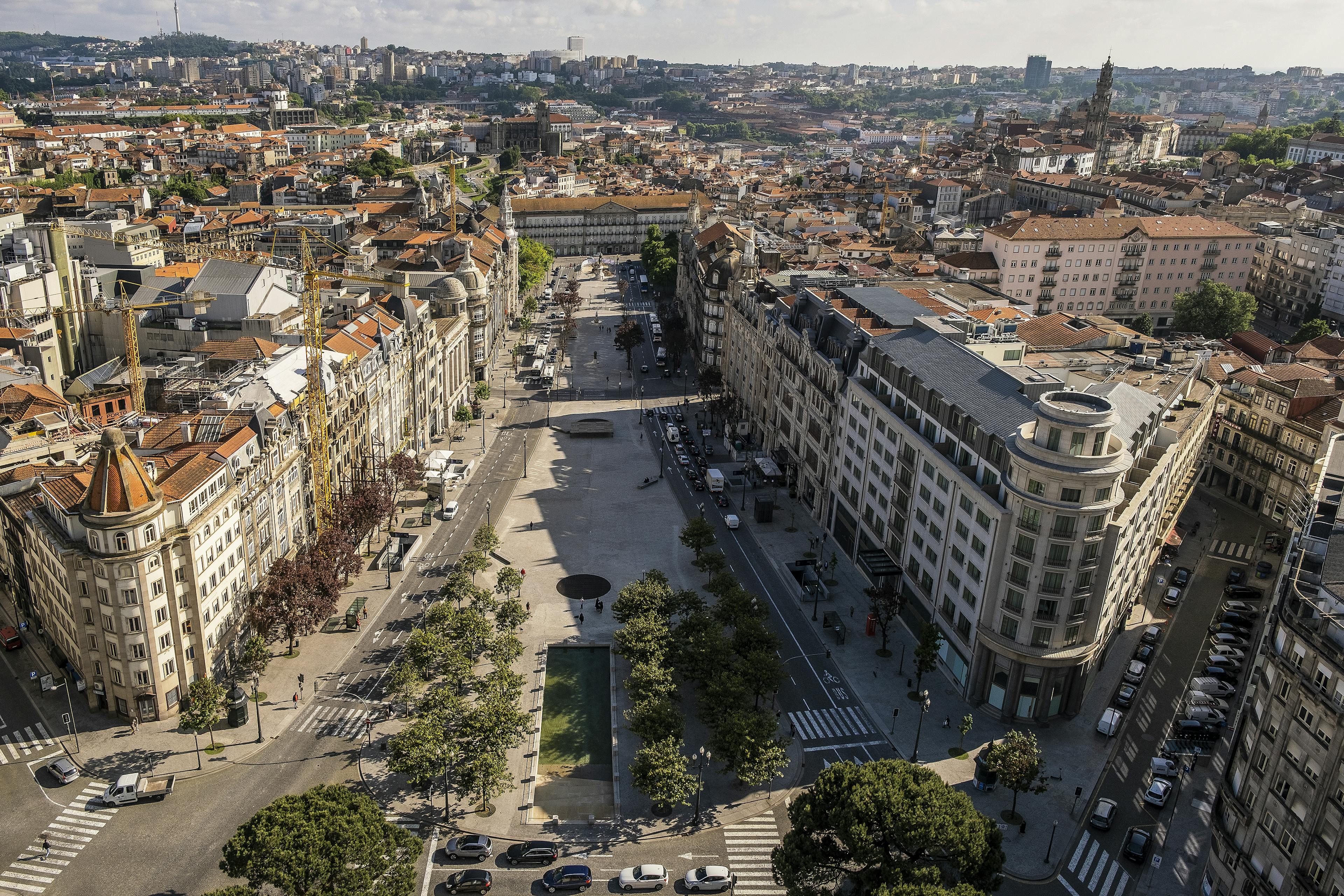 Imagem da Praça da Liberdade no Porto