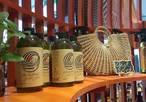 Sản phẩm của Cô Cà chua có thể làm sạch đường ống nước thải gia đình rất hiệu quả mà không có thành phần hoá chất