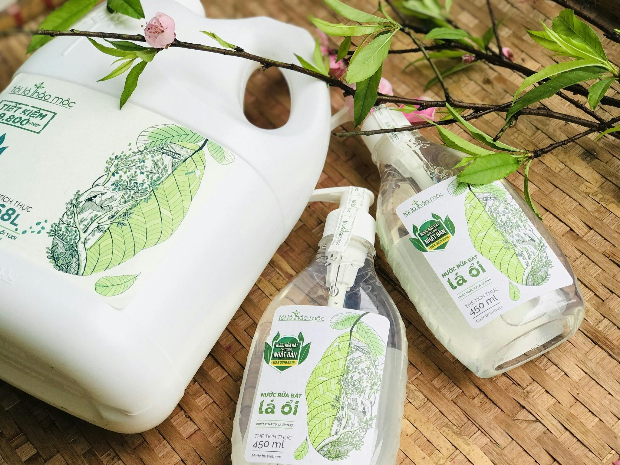 Nước rửa bát được làm từ lá ổi, an toàn, lành tính
