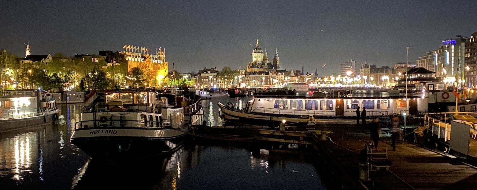 Oosterdok a Hotelboat location in Amsterdam