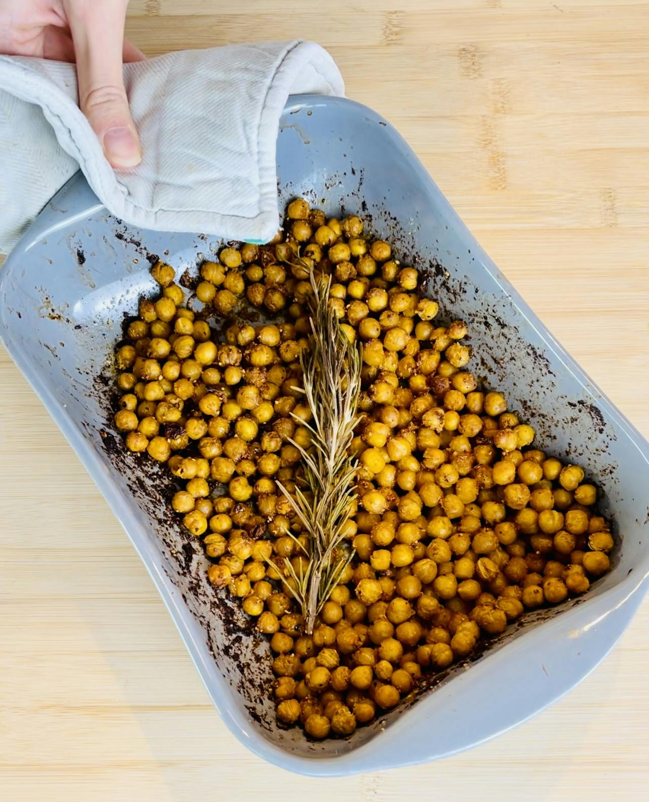 Spicy roasted chickpeas