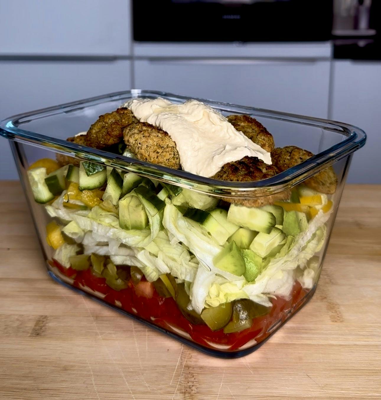 Falafel lunch salad