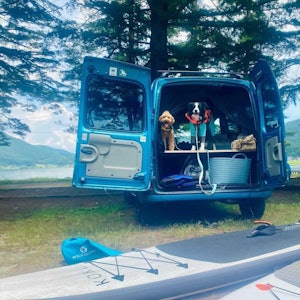 木崎湖でSUP準備中の埜乃くん(@nono.2409)