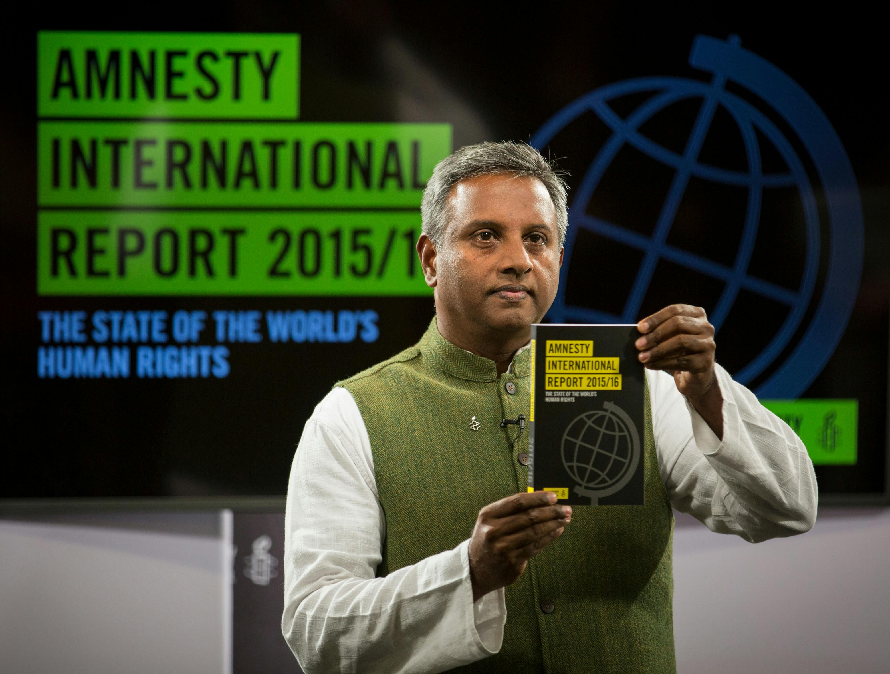 Salil Shetty présente le rapport annuel d'Amnesty International 2015/2016