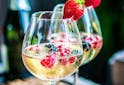 Nos Accords Mets Vins - Que boire à un apéro, les cocktails à base de vin ? - Les Grappes 