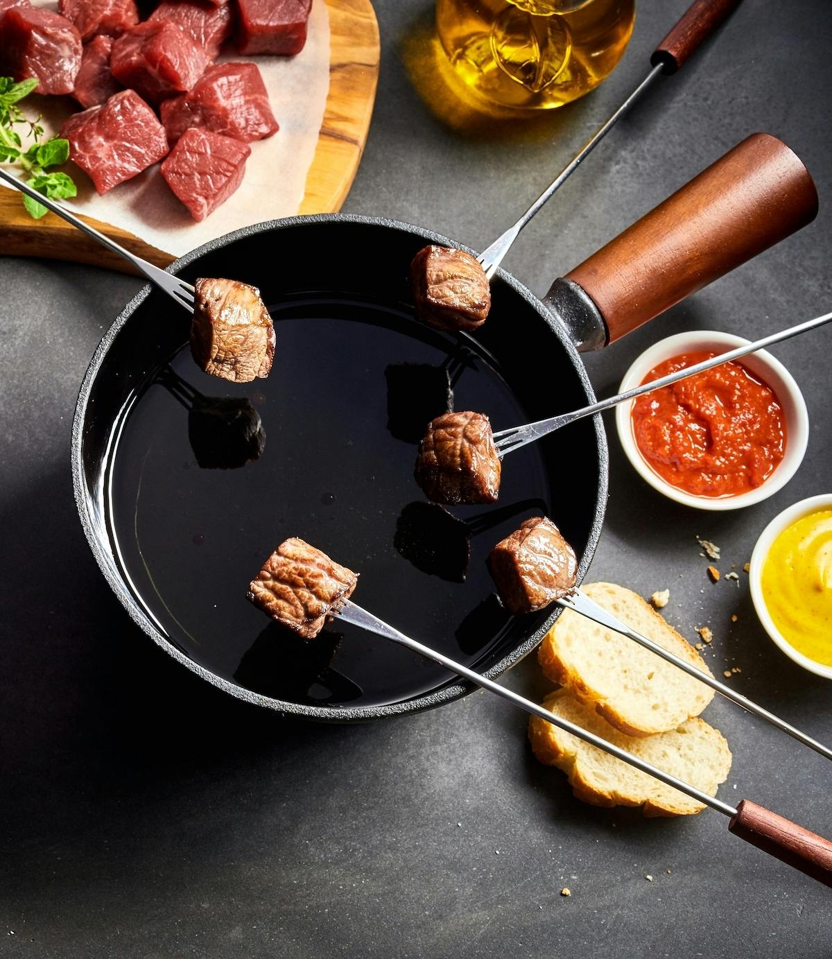 Que boire avec la fondue bourguignonne ? - Mets & Vins