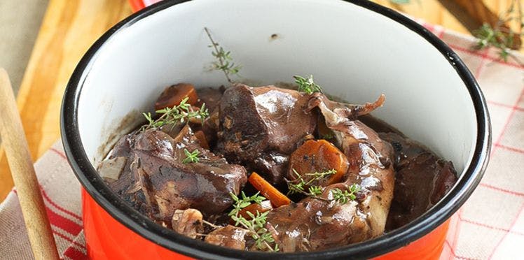 Que boire avec un civet de lapin ? - Mets & Vins
