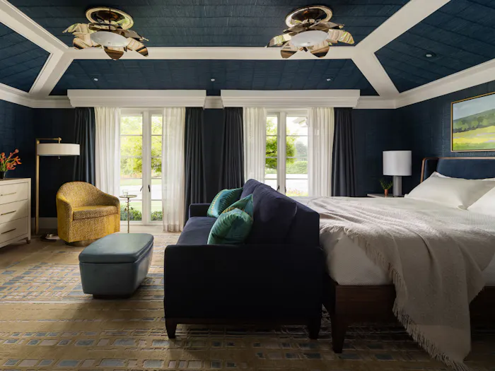 Interior moment 18