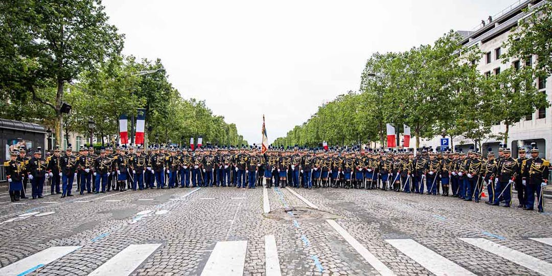 Les élèves-officiers de la promotion "Général de division Charles Morel" sur les Champs-Élysées, le 14 juillet 2021. (Photo d'illustration: EOGN)