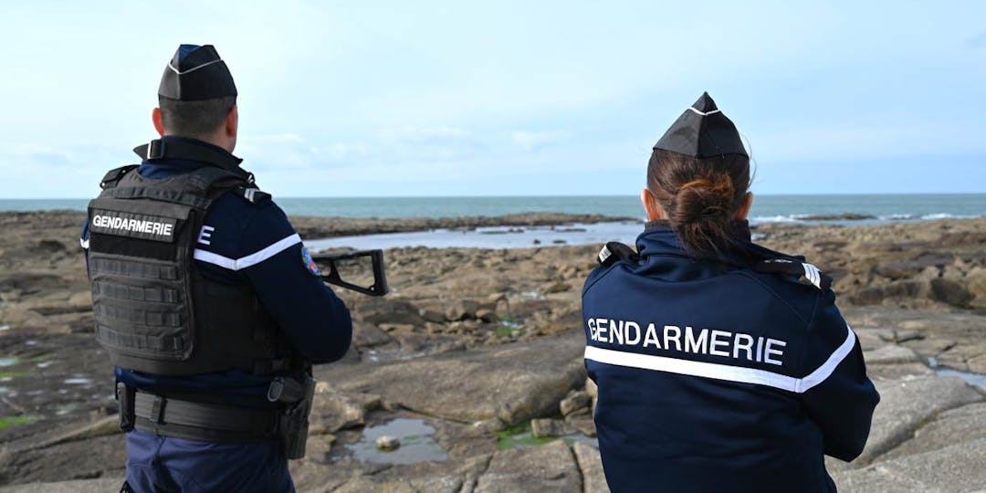 Contrôle, survaillance, enquête... les gendarmes de la Manche sont mobilisés en nombre sur le littoral du Nord-Cotentin après l'échouage de plus de deux tonnes de cocaïne. (Photos: L.Picard / L'Essor)