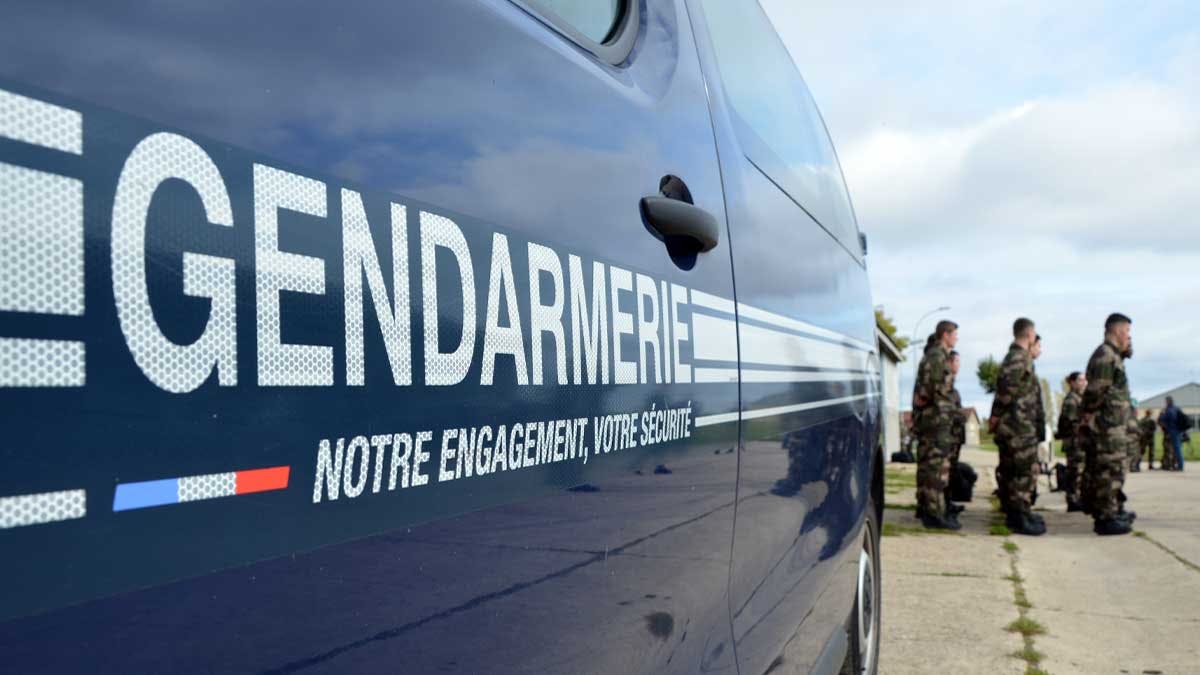 Un peloton de cadets de la Gendarmerie d'Ile-de-France lors de leur premier stage de découverte au camp militaire de Beynes, dans les Yvelines. (Photo: L.Picard / L'Essor)