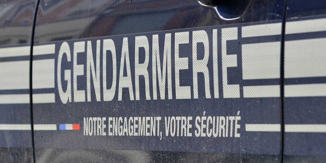 Le conducteur a perdu le contrôle du véhicule de gendarmerie puis s'est encastré dans un mur. (Photo d'illustration: L.Picard/L'Essor)