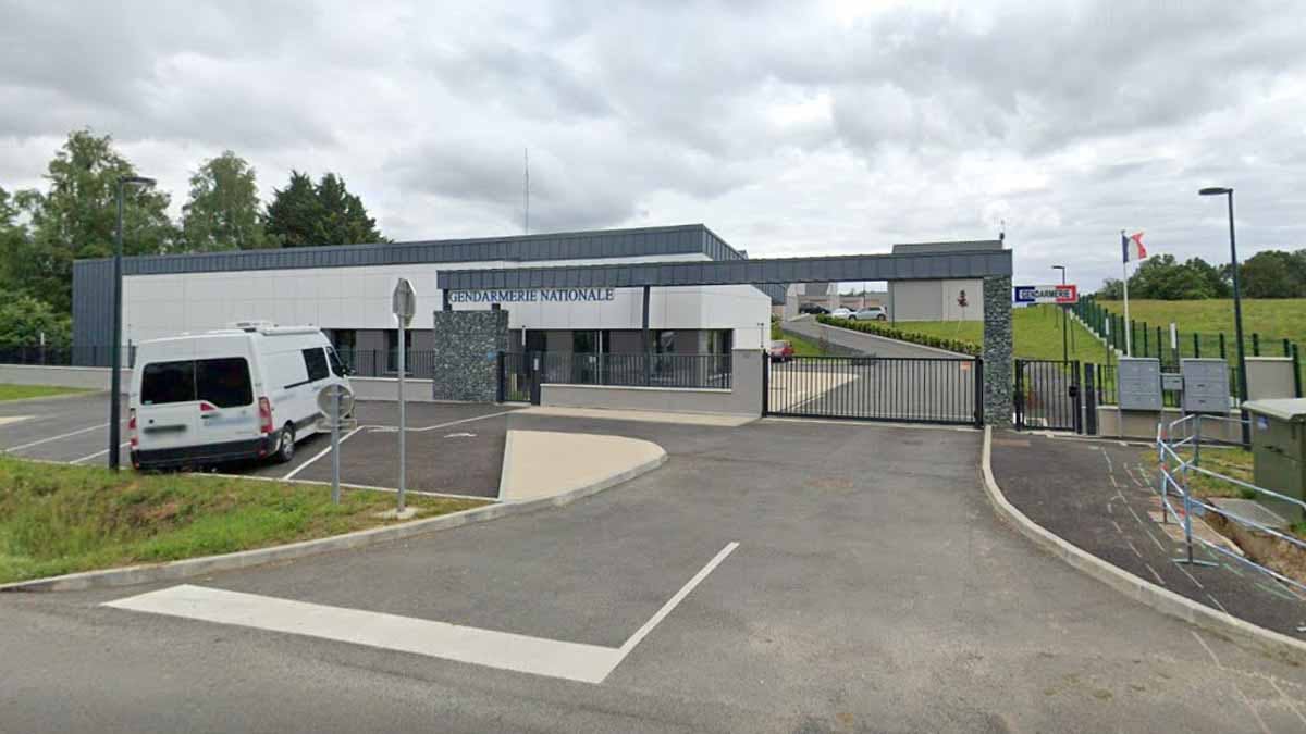 L'entrée de la brigade de gendarmerie de Saint-Martin d'Auxigny, dans le Cher. (Capture d'écran Google Street view)