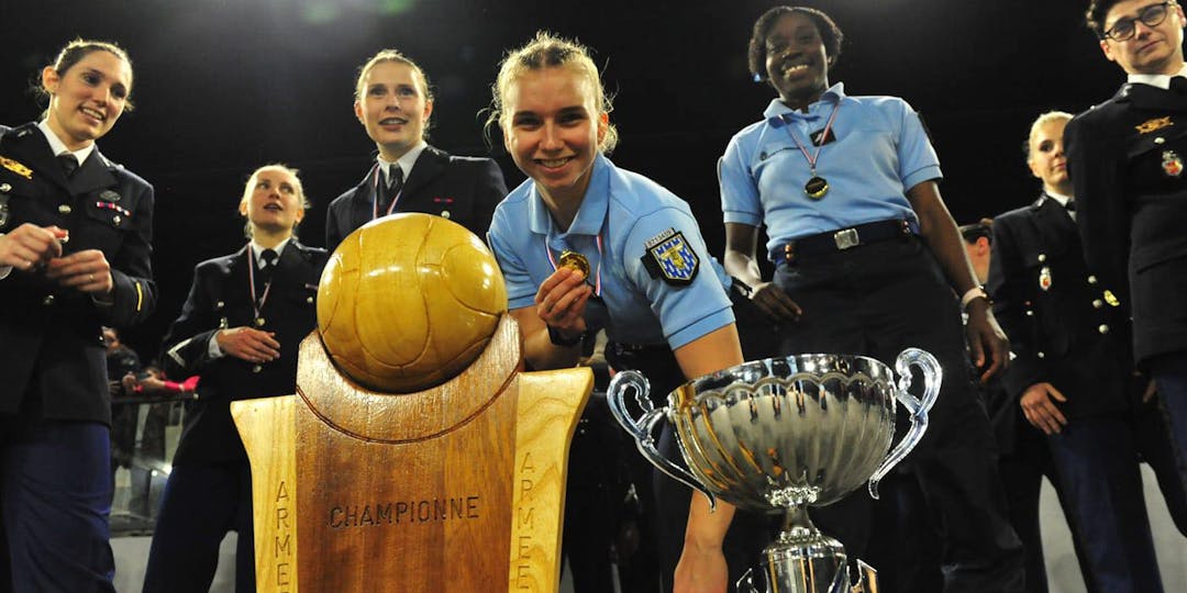 Les filles de la gendarmerie ont remporté leur cinquième titre de champion de France militaire de handball (crédit photo : Christophe Corvi)