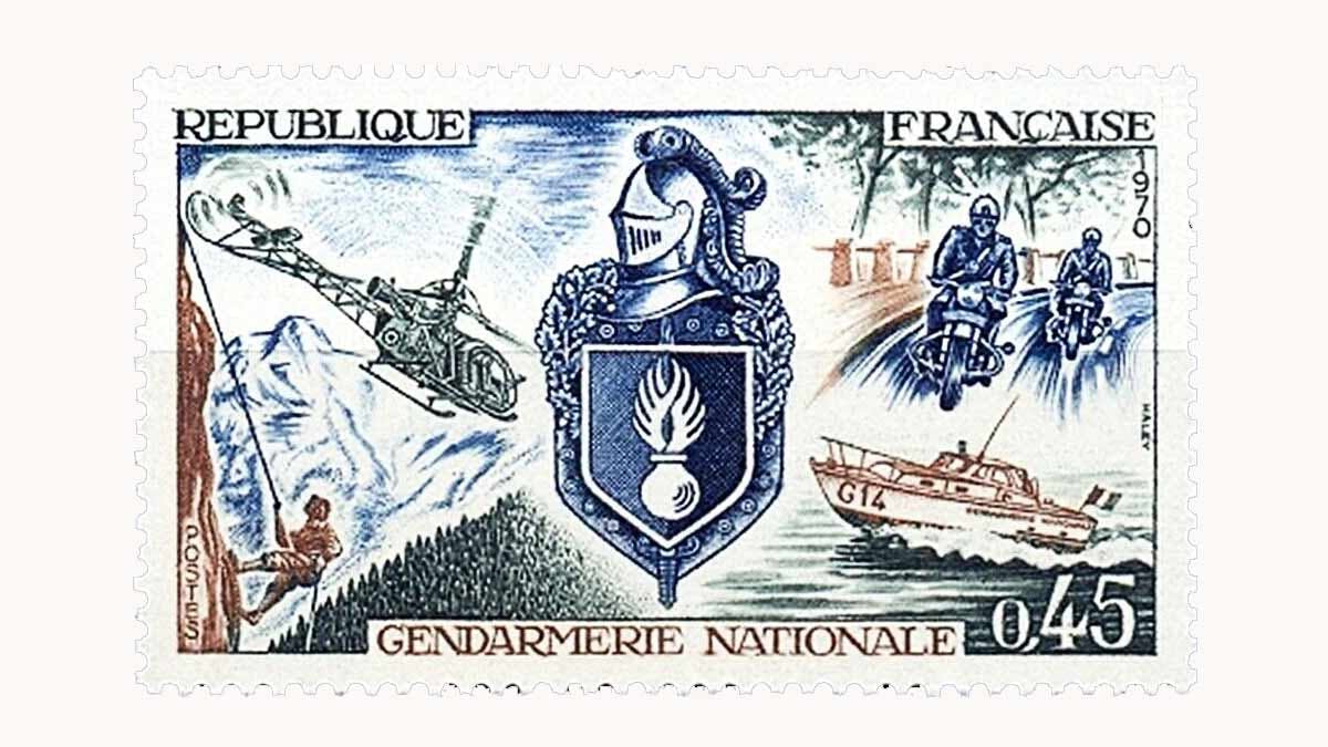 Un timbre datant de 1970 présentant le heaume de la Gendarmerie nationale et plusieurs spécialités de l'Arme (secours en montagne, sécurité routière, brigade nautique). (DR - Coll. privée)