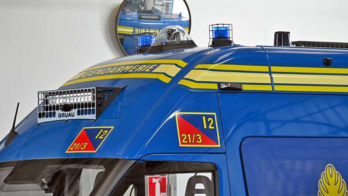 L'un des nouveaux fourgons de maintien de l'ordre des gendarmes mobiles tout juste sorti des lignes de production du carrossier-constructeur Gruau. (Photo: L.Picard / L'Essor)