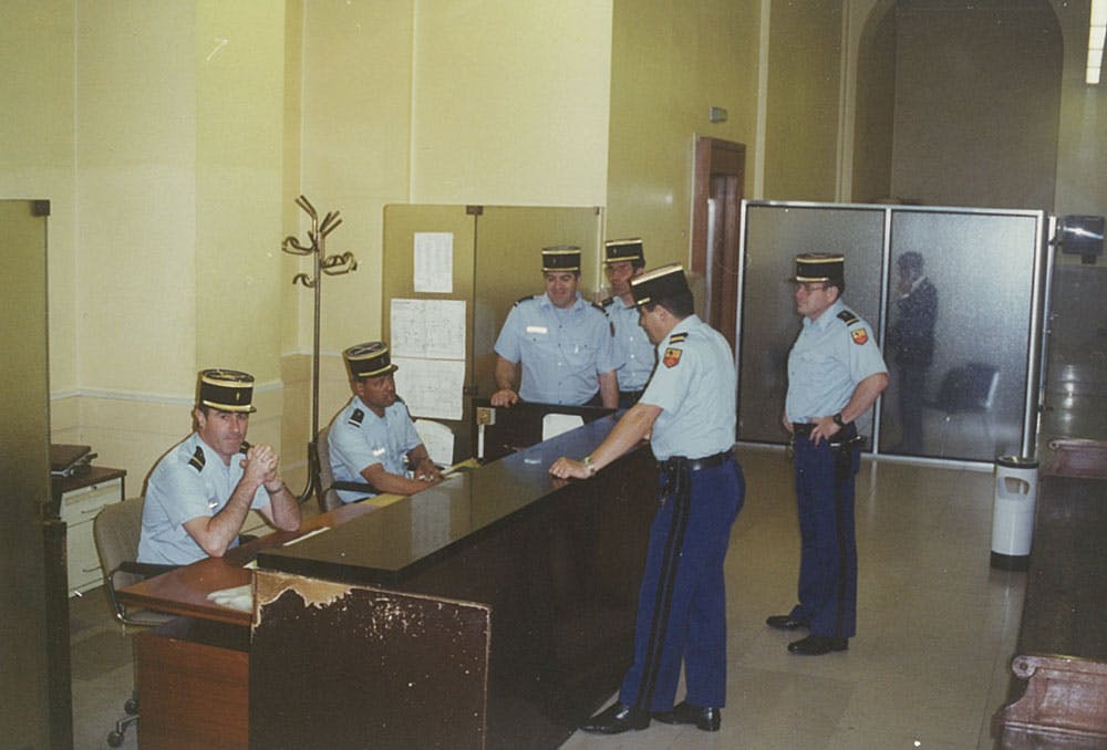 Gendarmes mobiles au palais de justice de Paris dans les années 1980.