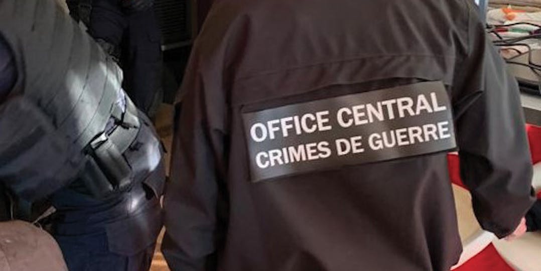 Perquisition au domicile d’un criminel de guerre présumé, en 2019. (Photo : Gendarmerie)
