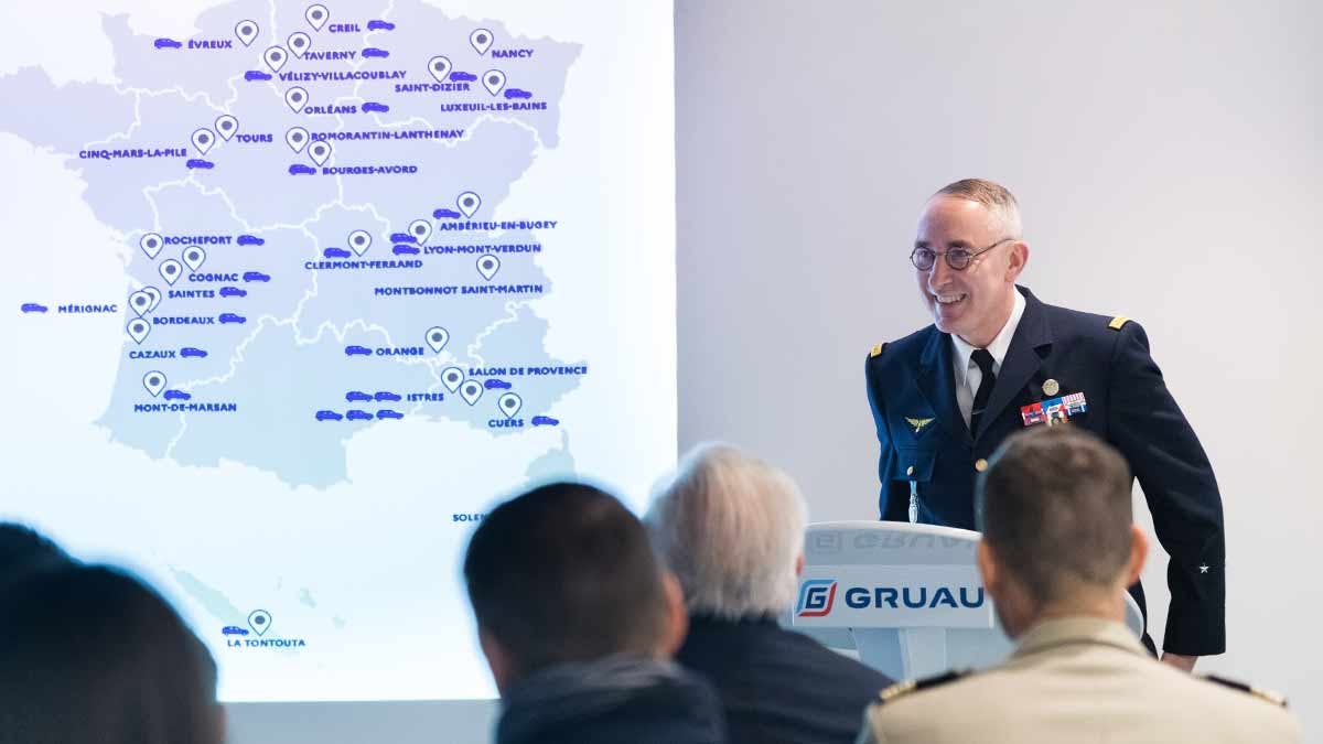 Le général de brigade Jérôme Bisognin, commandant la Gendarmerie de l'Air (GAir), a présenté l'implantation des trente nouveaux Dacia Duster 4x4 de la GAir, lundi 11 décembre 2023, à Saint-Berthevin (Mayenne). (Photo: S.Malmouche / Gruau)