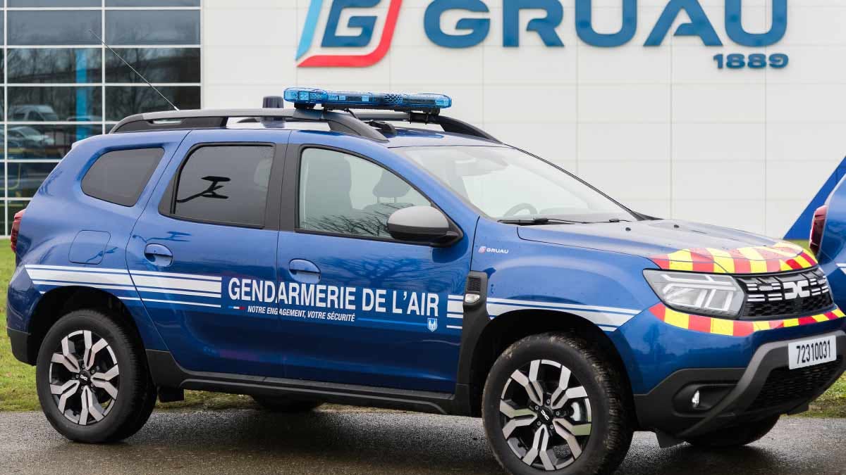 Un nouveau véhicule pour la brigade de gendarmerie de Mortagne-au-Perche