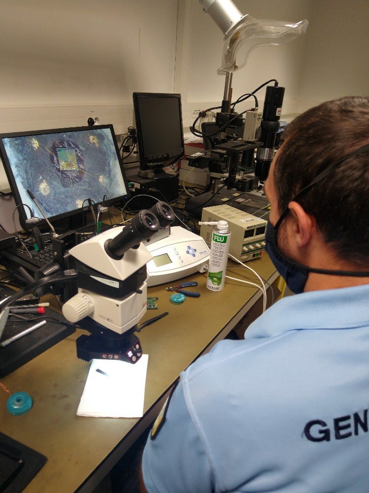 Un gendarme du Centre national d'expertise numérique (Crédit photo: GT/ L'Essor).