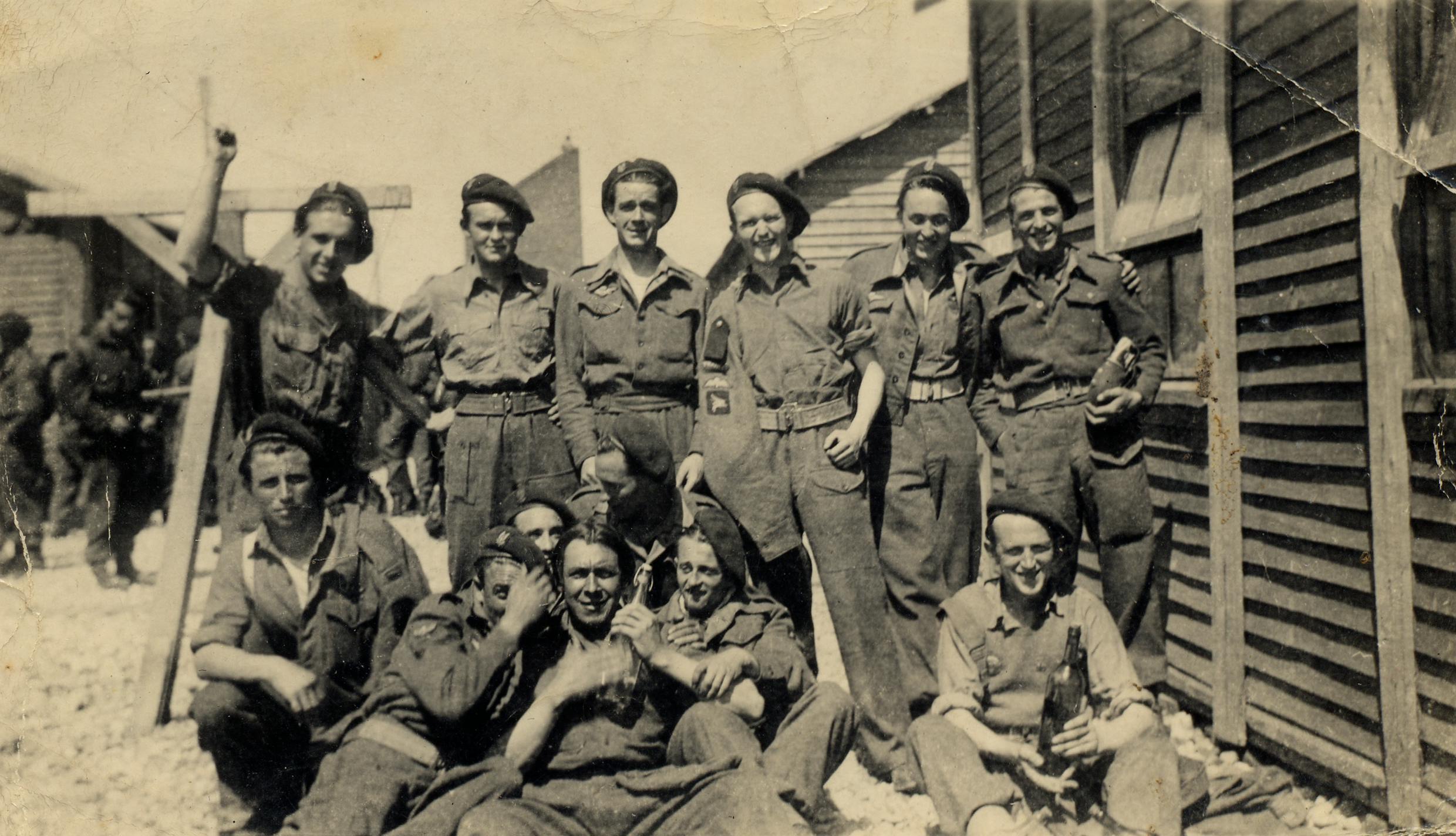 Gilles Haentjens et quelques camarades à Honfleur, avant l'embarquement au Havre en férvier 1945.
