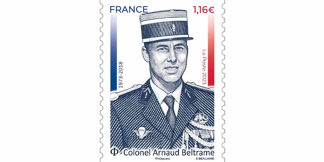 Le timbre qui rend hommage au colonel Arnaud Beltrame, tué le 23 mars 2018 à Trèbes dans l'Aude, sorti en mars 2023. (Image: Philaposte)