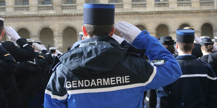 Chapeau de gendarme vetement hot sale