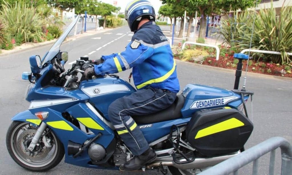 pres de nantes un gendarme renverse et gravement blesse lors d une intervention sur un accident