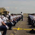 Les gendarmes à genoux