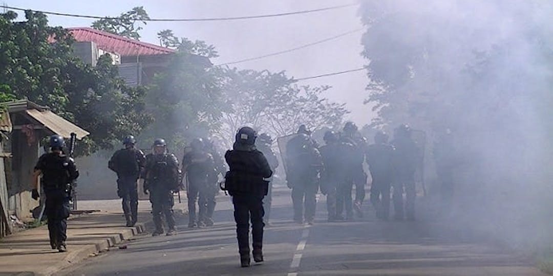 Des gendarmes mobiles en opération de rétablissement de l'ordre à Mayotte. (Archive L'Essor)