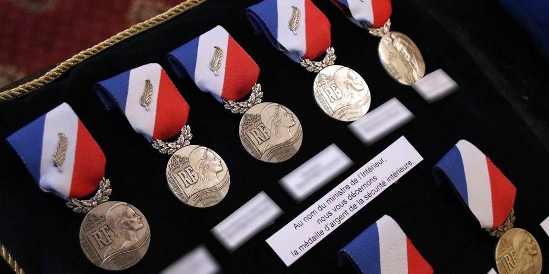 Coussin de médailles lors d'une remise de décorations (Photo d'illustration) 