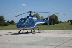 Velizy-Villacoublay, le 10 juin 2015, un hélicoptère Ecureuil de la Gendarmerie posé devant le bâtiment du commandement des forces aériennes de la Gendarmerie, sur la base aérienne 107. Photo: M. GUYOT/ESSOR