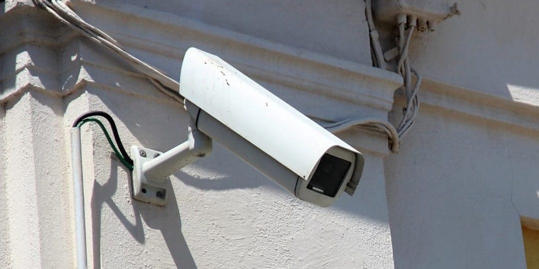 Sécurisez votre maison avec cette caméra de surveillance à moins de 30  euros - Le Parisien