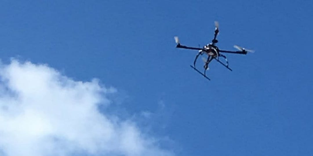 Les drones sont de plus en plus utilisés pour photographier ou filmer depuis les airs. Leurs utilisateurs sont donc les premiers concernés par cette liste. (Photo d'illustration / archives L'Essor)