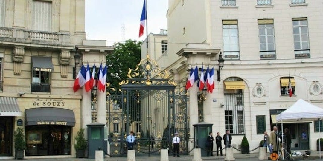 La grille d'entrée du ministère de l'intérieur, place Beauvau à Paris (VIIIe)