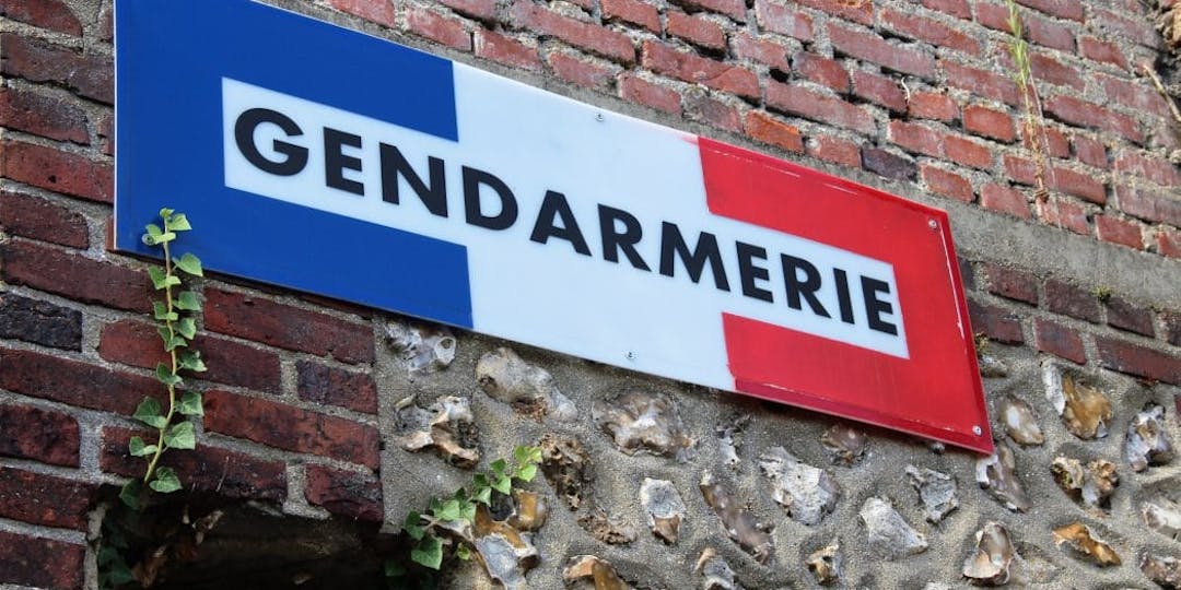 panneau signalant la présence d'une unité de gendarmerie (Image d'illustration)