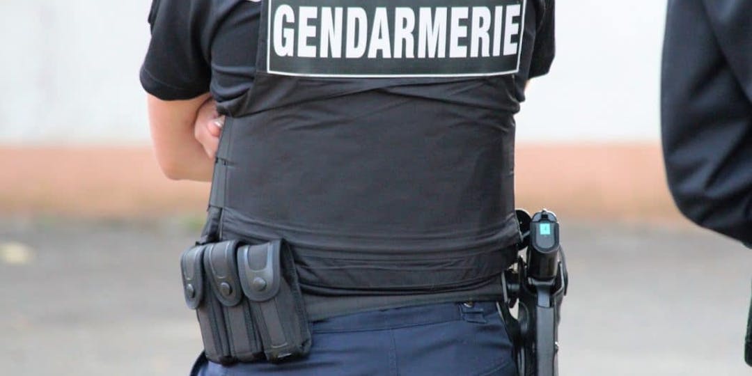 Gendarme de dos (Photo d'illustration : archives L'Essor).