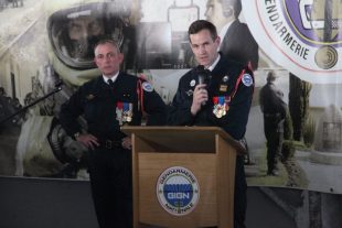 Le nouveau patron du GIGN, le colonel Laurent Phélip, a salué dans son discours l’action de son prédécesseur, le général Hubert Bonneau. (Photo M. GUYOT/ESSOR)