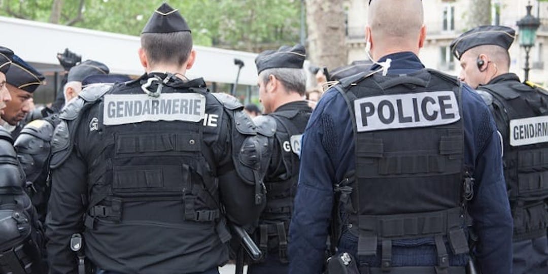 Gendarmes et policiers lors d'une manifestation à Paris en 2016. (photo: L'Essor/Matthieu Guyot)   
