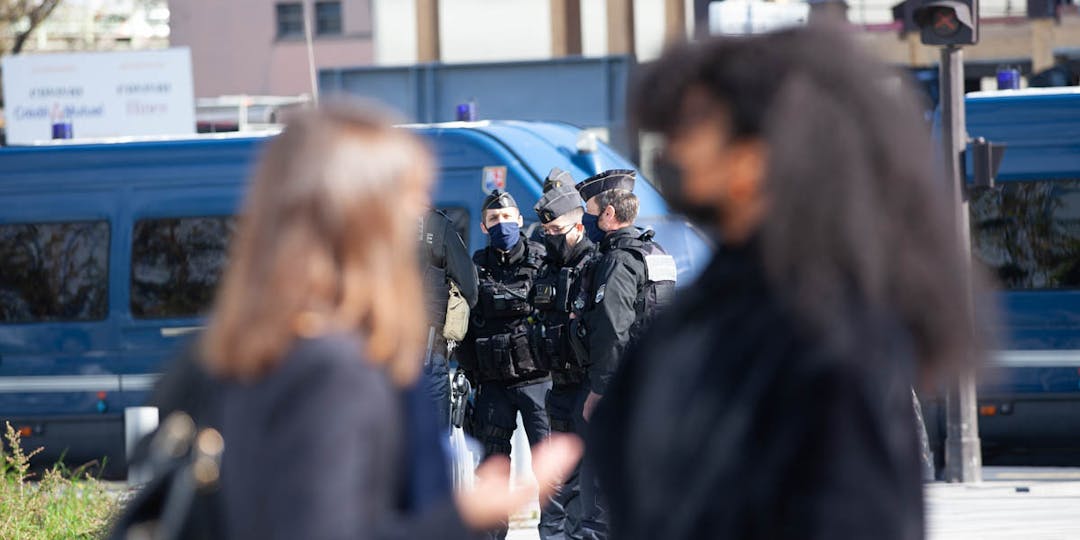 La soeur d'Adama Traoré devant le tribunal judiciaire de Paris. (M.GUYOT/ESSOR)