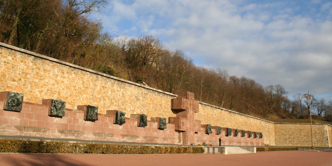 Le Mémorial de la France combattante au Mont Valérien, près de Paris, édifié à proximité de la clairière où furent fusillés par les Allemands, de 1941 à 1944, un millier d'otages et de résistants (Photo d'illustration),  E mele 