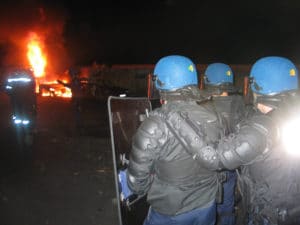 Des gendarmes mobiles à l'entraînement au CNEFGM de Saint-Astier (Photo DC).