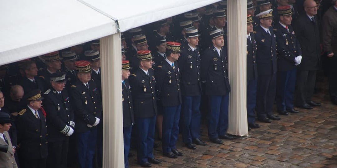 Officiers généraux et supérieurs lors d'une cérémonie aux Invalides  (Photo/MG/L'Essor)