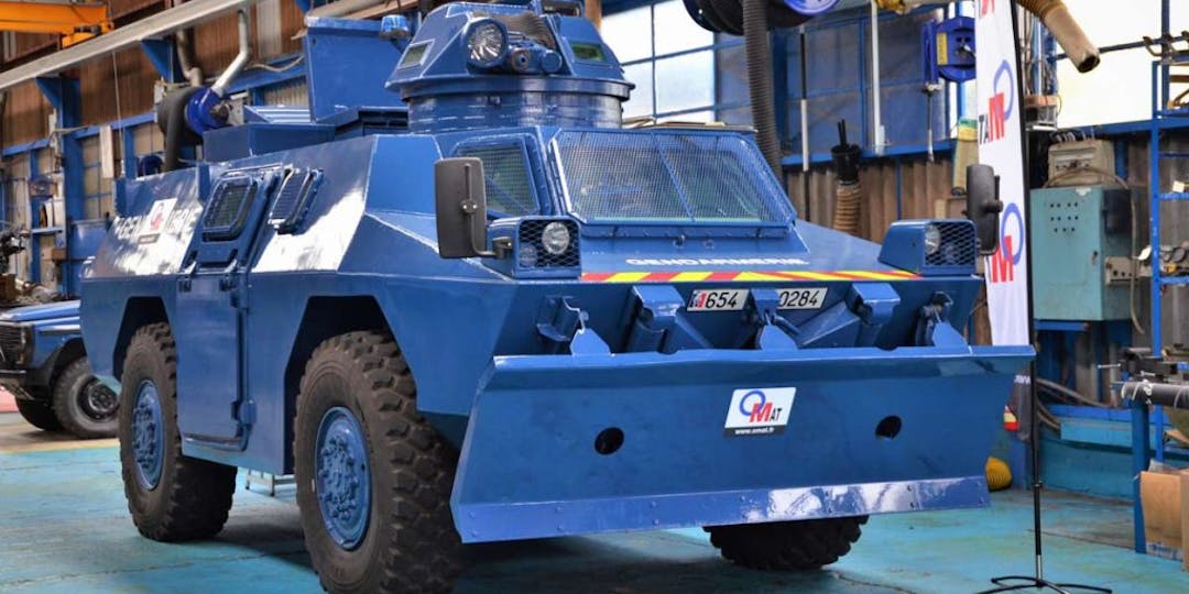 Un véhicule blindé à roues de la gendarmerie (VBRG) utilisé pour dégager les barrages entre Nouméa et l'aéroport de Tontoufa (Photo d'illustration + LP /L'Essor)