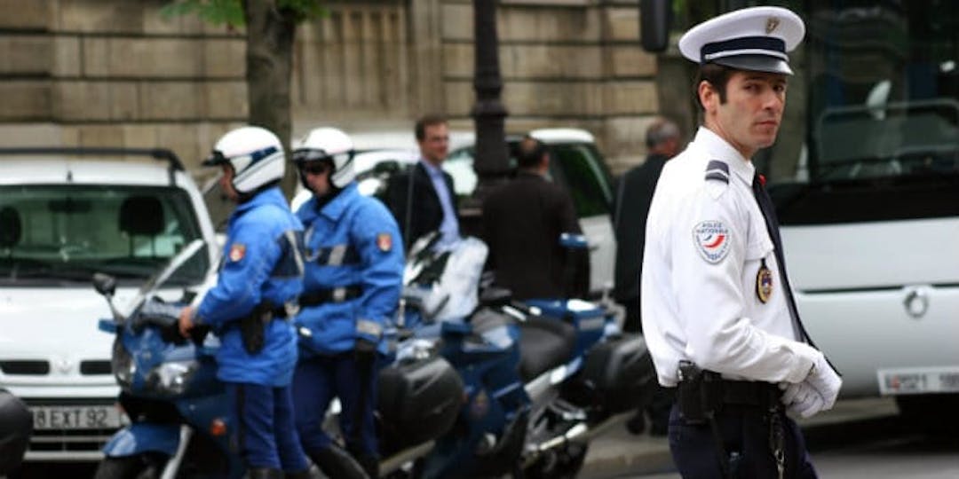 Des gendarmes et un policier devant le Palais de l'Elysée à Paris (Illustration) Ph: M.GUYOT/ESSOR