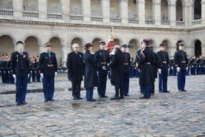 La remise des décorations (MG/L'Essor).