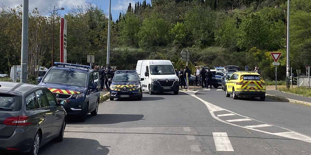 Pendant l'intervention des gendarmes, un périmètre de sécurité avait mis en place tout autour de l'établissement bancaire. (Photo: Préfecture de l'Hérault / X)