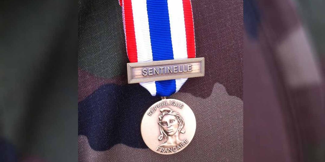 La Médaille de protection militaire du territoire (MPMT) avec agrafe "Sentinelle", créée en 2015. (DR)